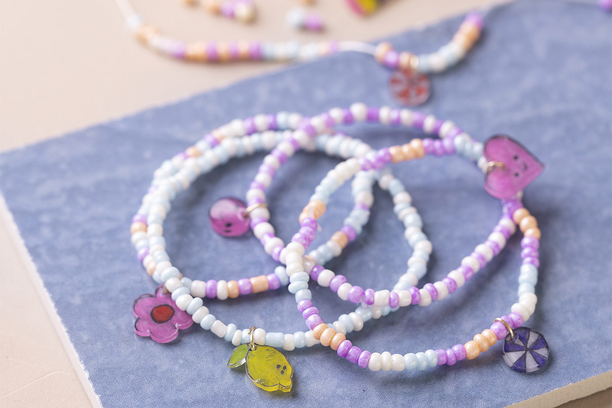 DIY smykker med fargestrålende perler